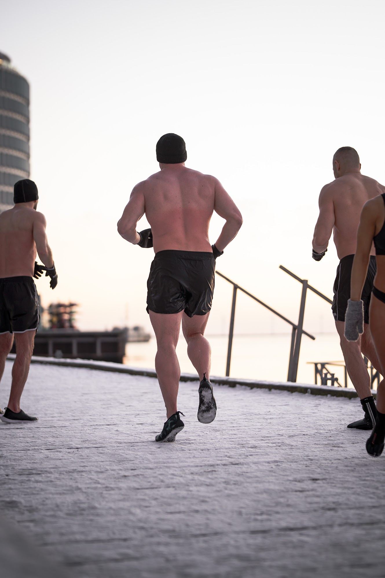 ICE.WOD deltagere løber langs kajen